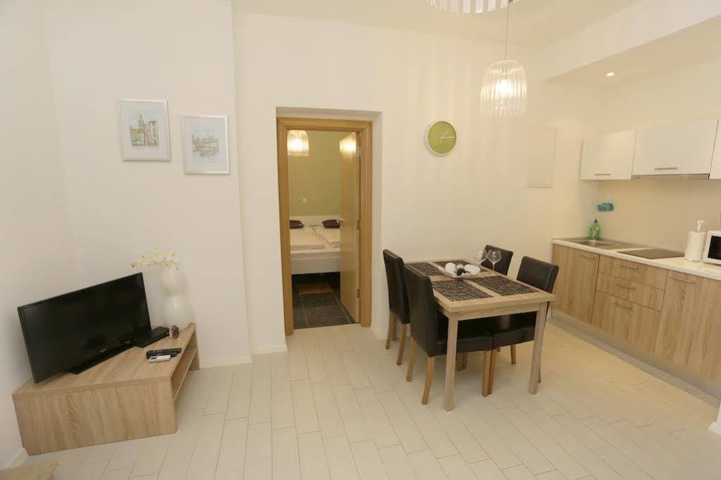 Anita City Apartments and Rooms Задар Екстериор снимка