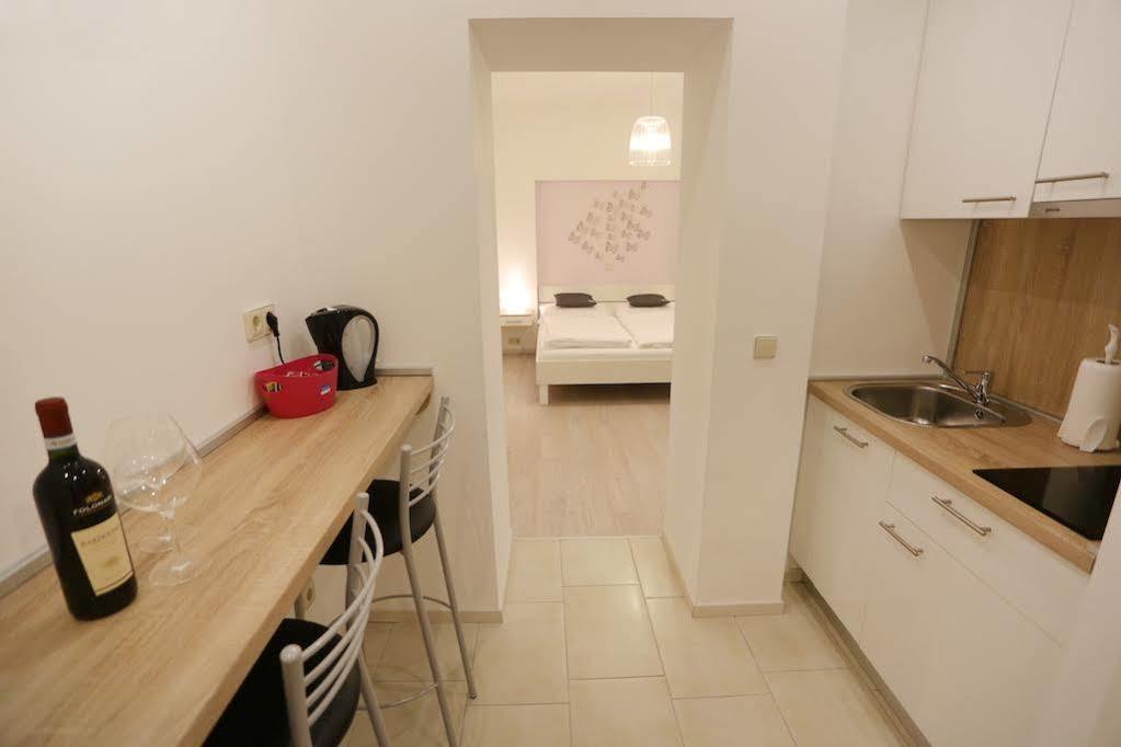 Anita City Apartments and Rooms Задар Екстериор снимка